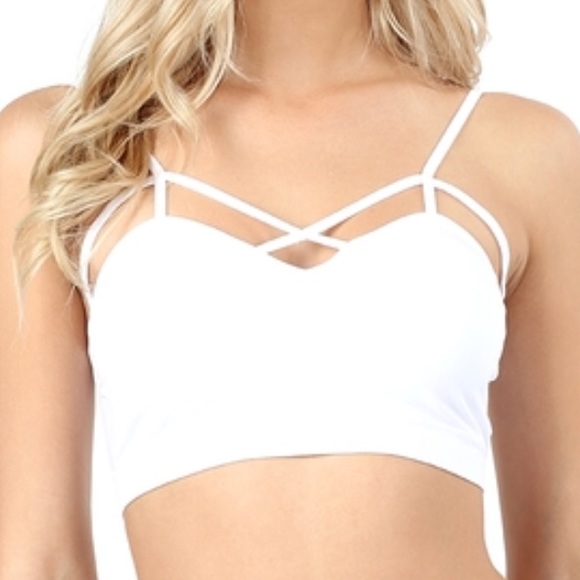 Zenana Outfitters Other - SEAMLESS CRISS-CROSS FRONT BRALETTE